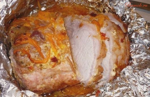 Ароматная свинина с овощами в фольге