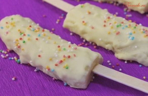 Бананы в белом шоколаде на десерт Бананы в белом шоколаде на десерт