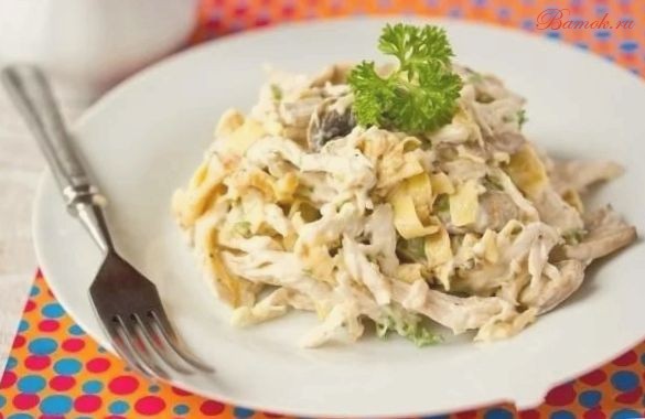 Cалат из курицы с яичными блинами Cалат из курицы с яичными блинами