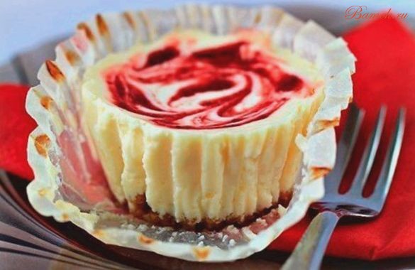 Капкейки – чизкейки с клубникой