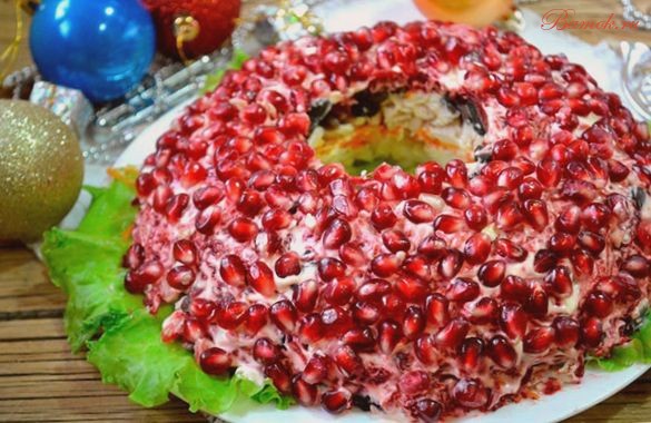 Салат «Гранатовый браслет» с куриной грудкой