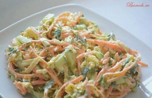 Салат с морковью, курицей и сыром