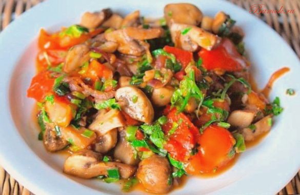 Теплый грибной салат с лимонной цедрой