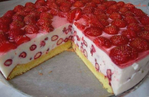 Торт из творога со свежей клубникой Торт из творога со свежей клубникой
