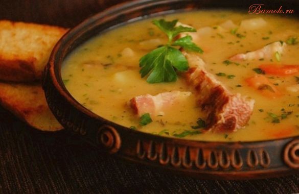Ароматный гороховый суп с ребрышками и грудинкой