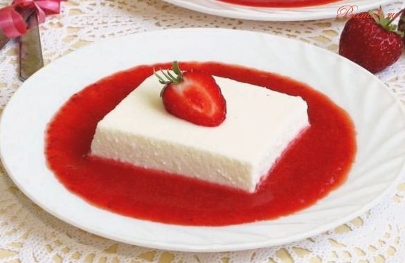 Десерт из творога с клубничным соусом Десерт из творога с клубничным соусом