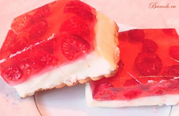 Десерт-желе с творогом и печеньем Десерт-желе с творогом и печеньем