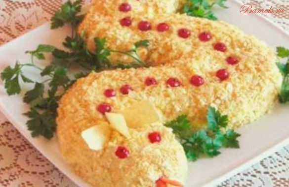 Картофельная «Змейка» с грибами, курицей и чипсами Картофельная «Змейка» с грибами, курицей и чипсами