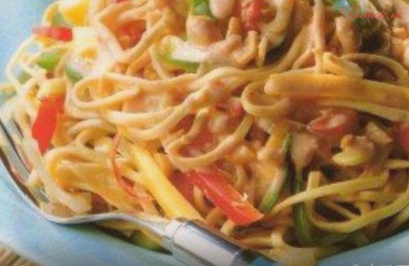 Китайский салат с манго и лапшой