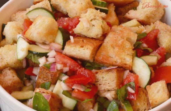 Легкий овощной салат «Панзанелла»