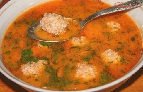 Рассольник с рисом и куриными фрикадельками
