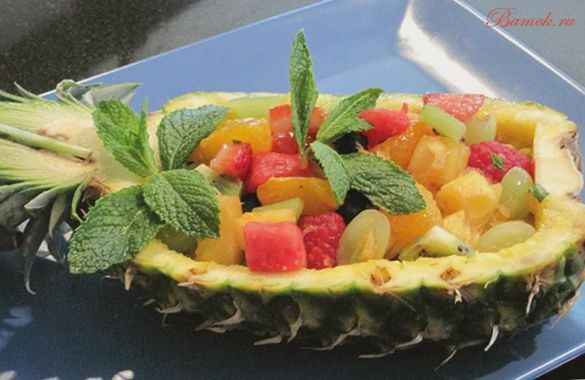 Салат «Ананас» из фруктов