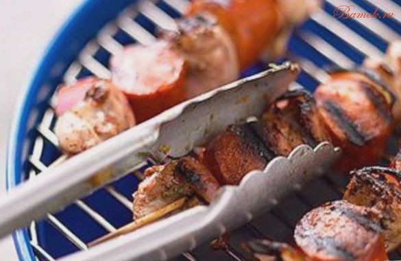 Шашлык из курицы с гороховым салатом