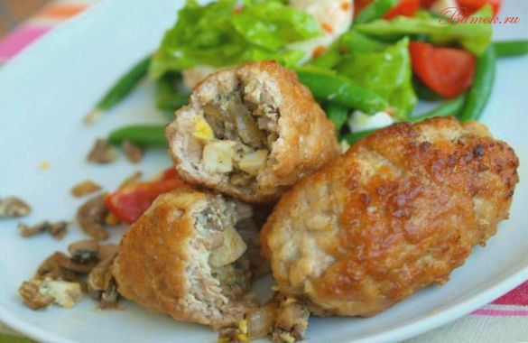 Зразы из свиного окорока с грибами