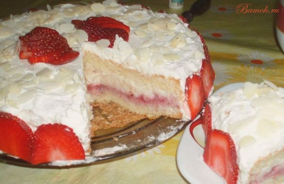 Апельсиновый торт, с клубникой и сливками Апельсиновый торт, с клубникой и сливками