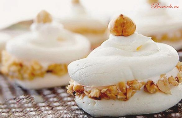 Двойное безе с кремом и фундуком Двойное безе с кремом и фундуком