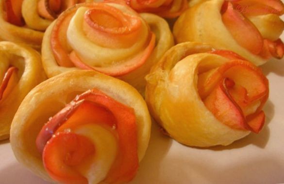 Яблочные «Розы» в тесте Яблочные «Розы» в тесте