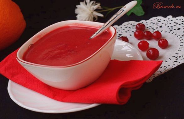 Клюквенный соус с изюмом, мандарином и имбирем