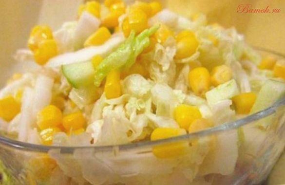 Легкий овощной салат с яблоком