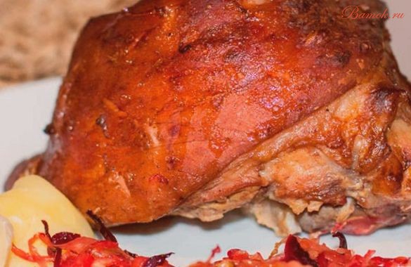 Свиная лопатка, запеченная с пивом Свиная лопатка, запеченная с пивом
