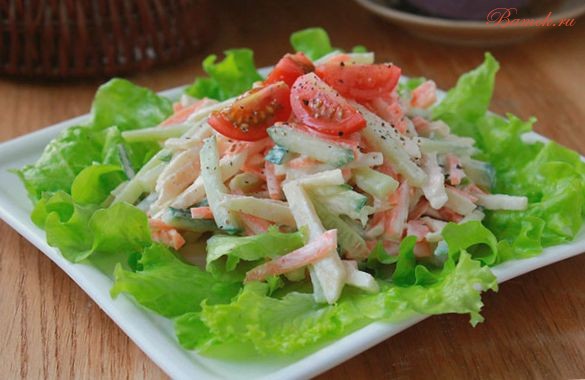 Легкий салат из свежих овощей с яблоком Легкий салат из свежих овощей с яблоком