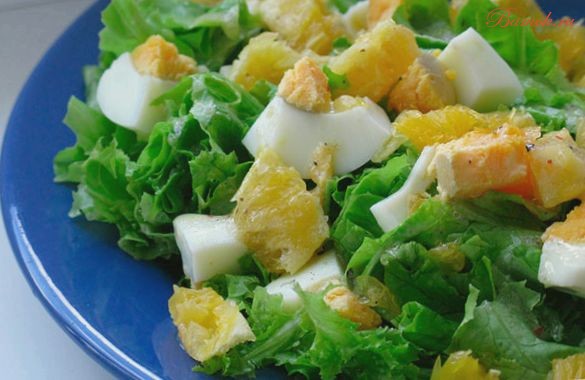 Легкий зеленый салат с апельсином Легкий зеленый салат с апельсином