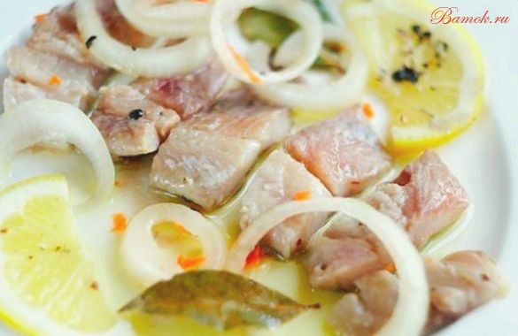 Селедка по-голландски с лимоном