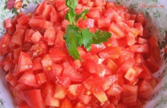 Слоеный салат «Красная шапочка» с грибами