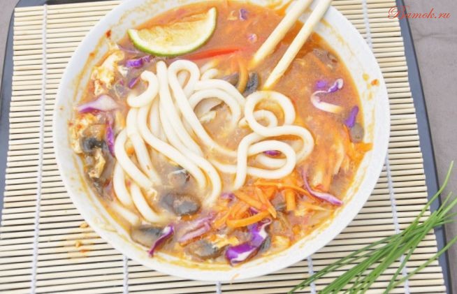 Острый суп с лапшой и имбирем Острый суп с лапшой и имбирем