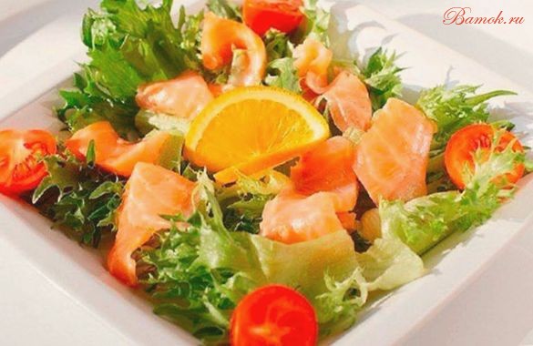 Салат из консервированного лосося, кукурузы, семги и яблок Салат из консервированного лосося, кукурузы, семги и яблок