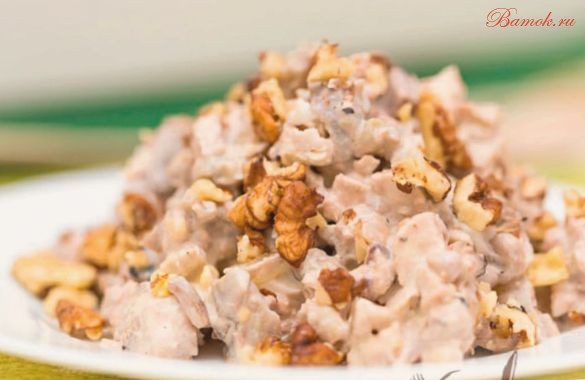 Салат «Шерлок» с курицей и грецкими орехами Салат «Шерлок» с курицей и грецкими орехами
