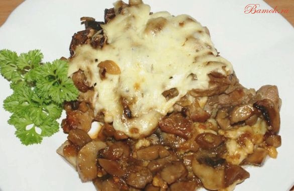 Свинина с грибами под хрустящей корочкой