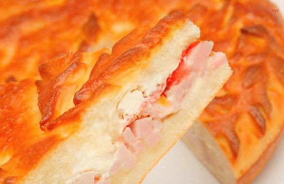 Открытый сырный пирог с ветчиной и помидорами Открытый сырный пирог с ветчиной и помидорами