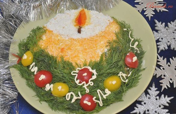 Салат «Новогодние огни» из яиц, семги и овощей