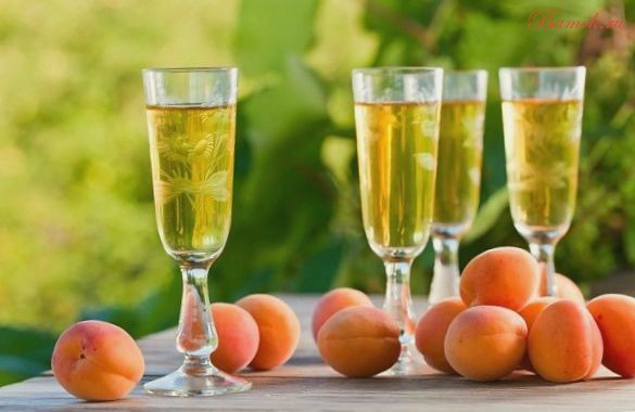 Абрикосы в белом вине с мятой Абрикосы в белом вине с мятой