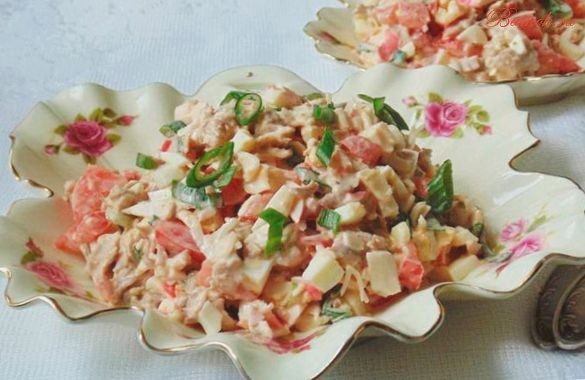 Салат «Коралл» с курицей и крабовым мясом Салат «Коралл» с курицей и крабовым мясом