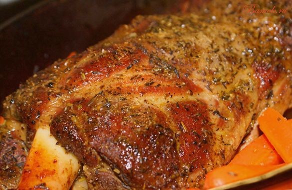 Свинина жареная с сидром, яблоками и корицей