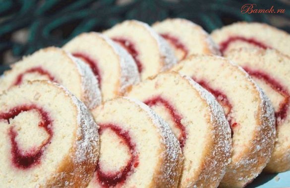 Бисквитный рулет с кокосовой начинкой