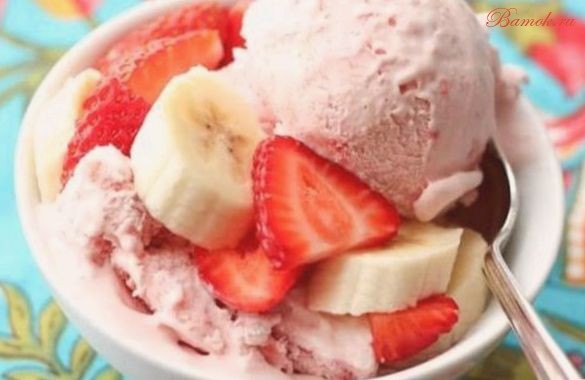 Клубнично-банановое мороженое по-домашнему
