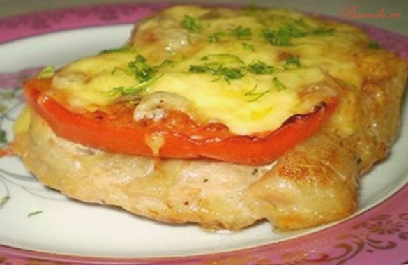 Мясо по-французски с помидорами