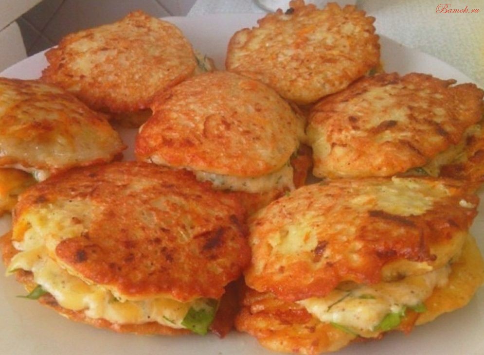 Простые кабачковые оладьи с сыром