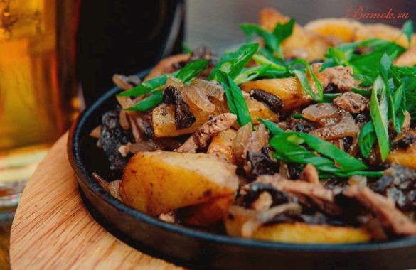 Жаркое из свинины с шампиньонами в духовке Жаркое из свинины с шампиньонами в духовке