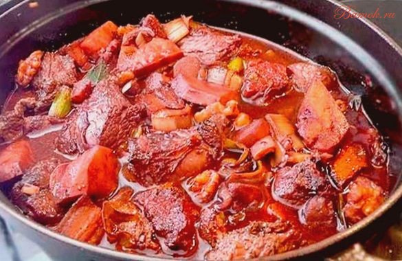 Говядина тушеная в вине по-бургундски в духовке