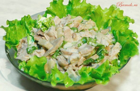 Грибной салат с ананасом и курицей