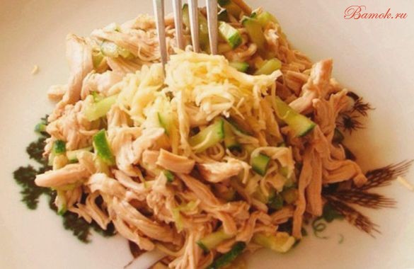 Куриный салат с огурцами под соевым соусом Куриный салат с огурцами под соевым соусом