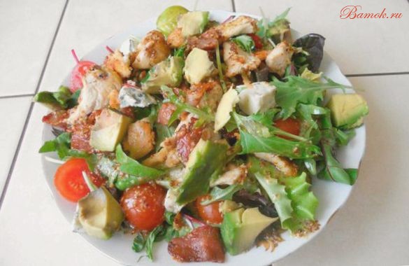 Салат «Супер Микс» с авокадо Салат «Супер Микс» с авокадо