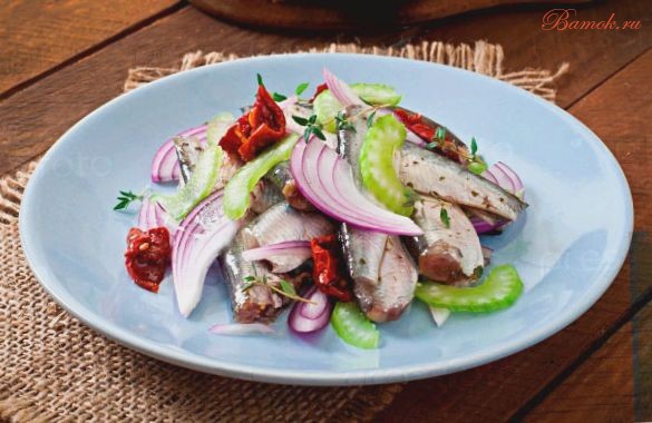 Селедочный салат с красным луком Селедочный салат с красным луком