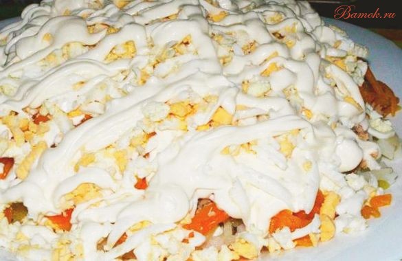 Слоеный салат «Печень под шубой» с яблоками