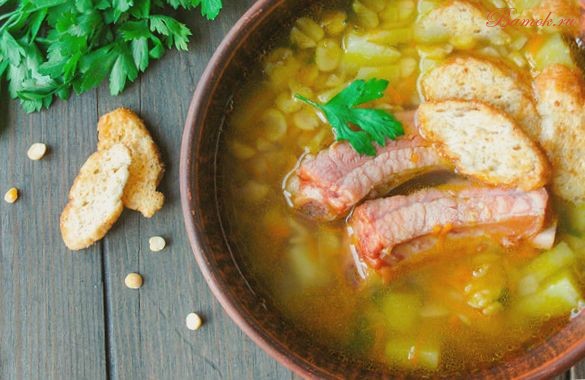 Суп гороховый с овощами и копчеными ребрышками Суп гороховый с овощами и копчеными ребрышками
