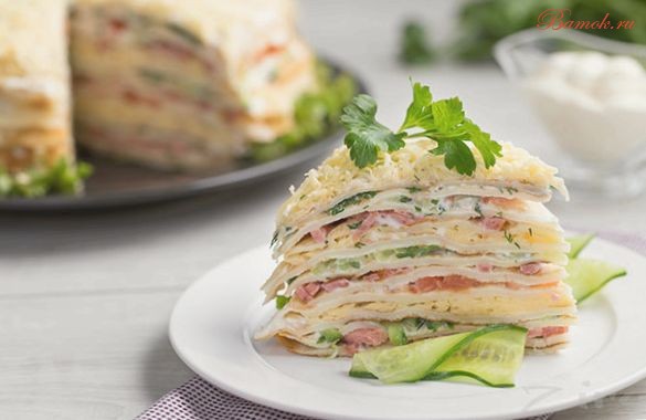 Блинный торт с ветчиной, сыром и овощами Блинный торт с ветчиной, сыром и овощами